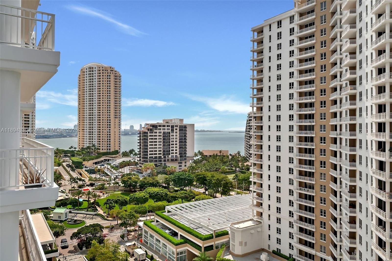 Apartamenty Courts at Brickell Key na sprzedaż