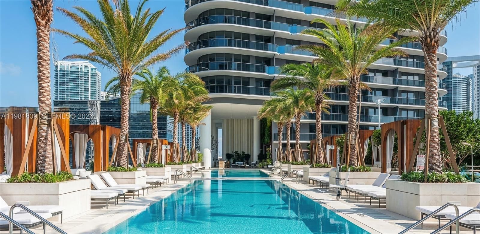 SLS Lux Brickell