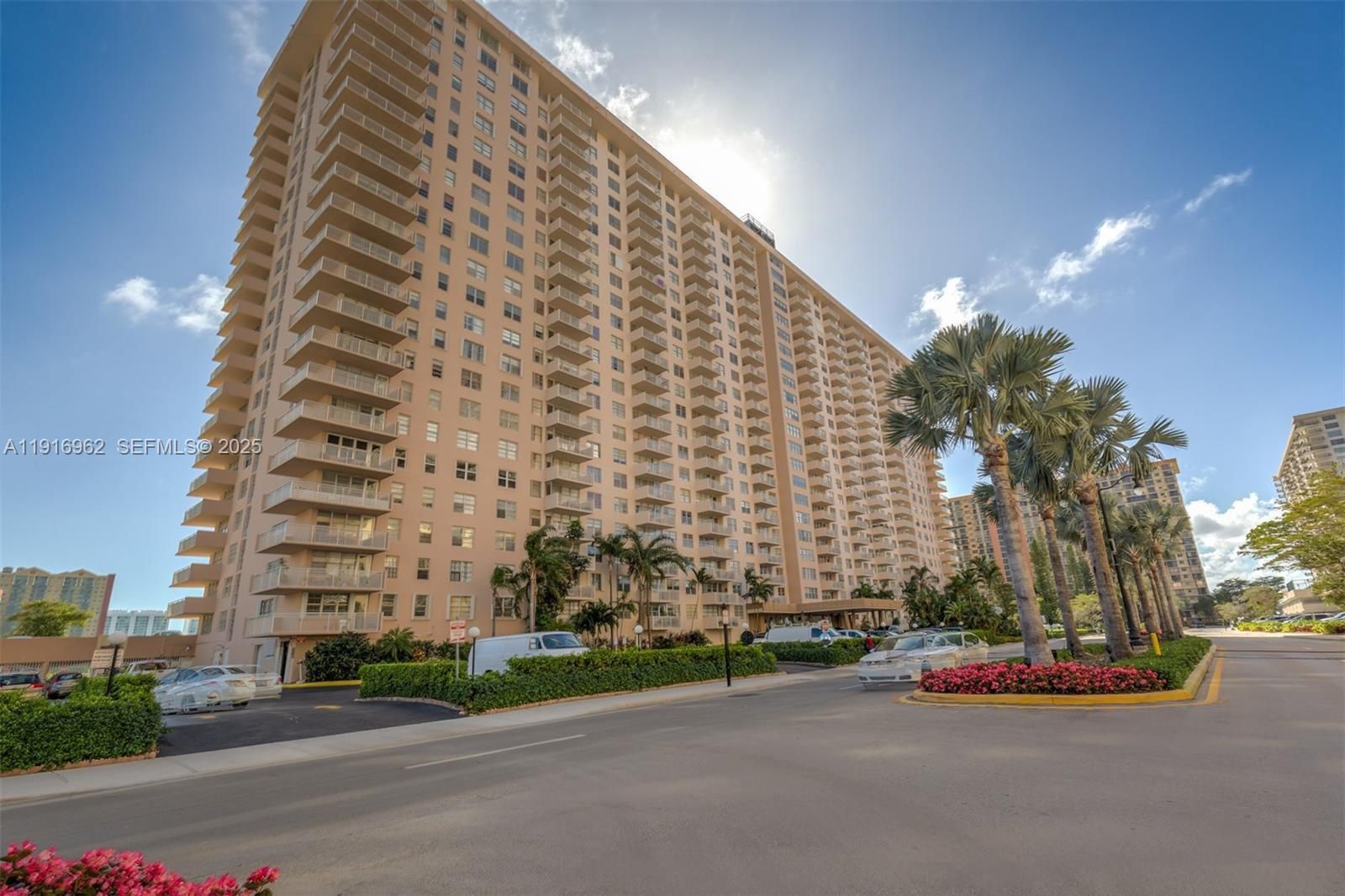 Kondominia Winston Towers 100