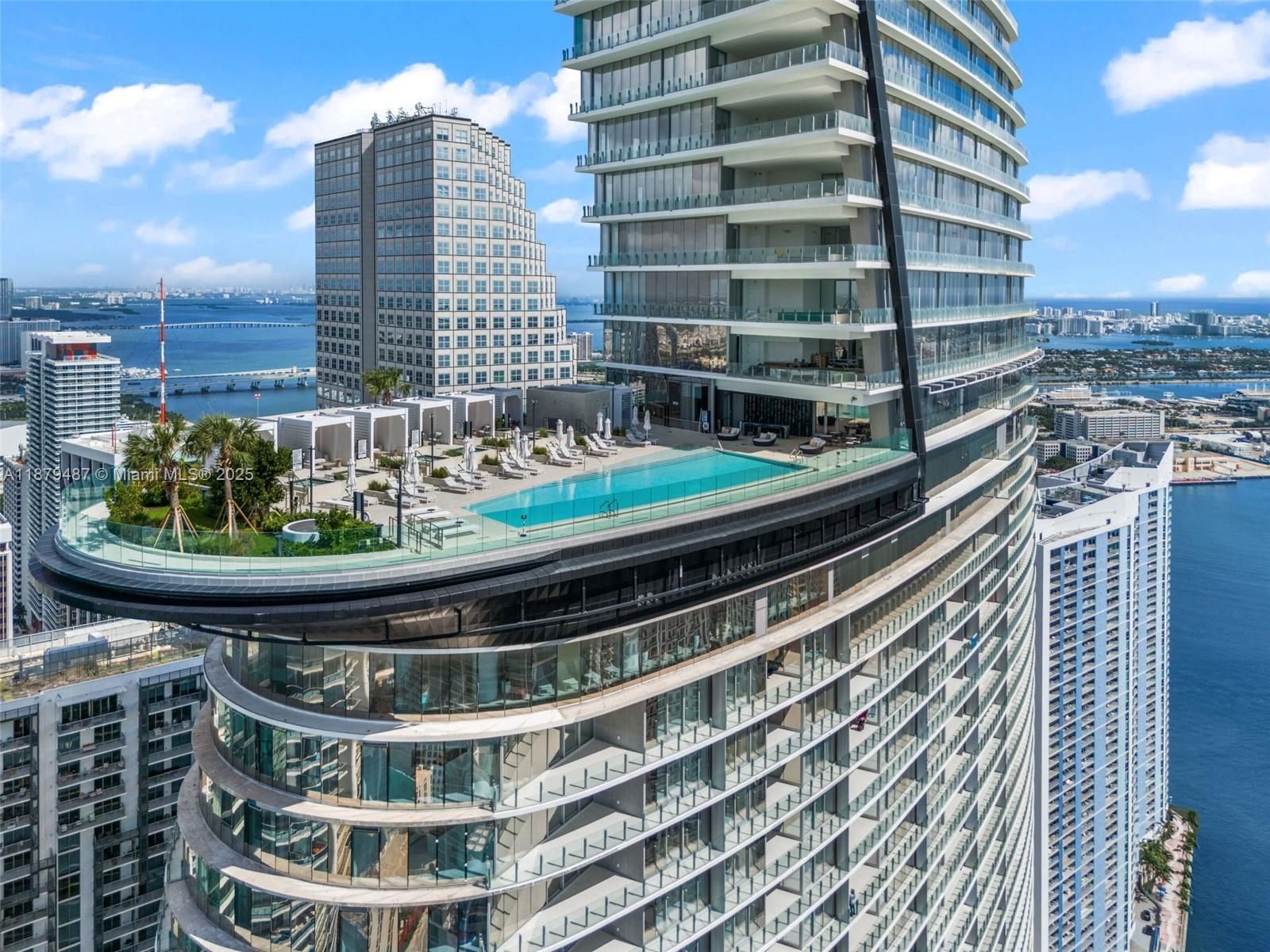 Aston Martin Residences w Miami – luksusowe apartamenty