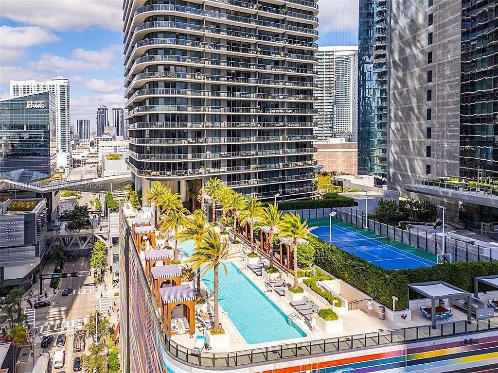 SLS Lux Brickell Condos na sprzedaż