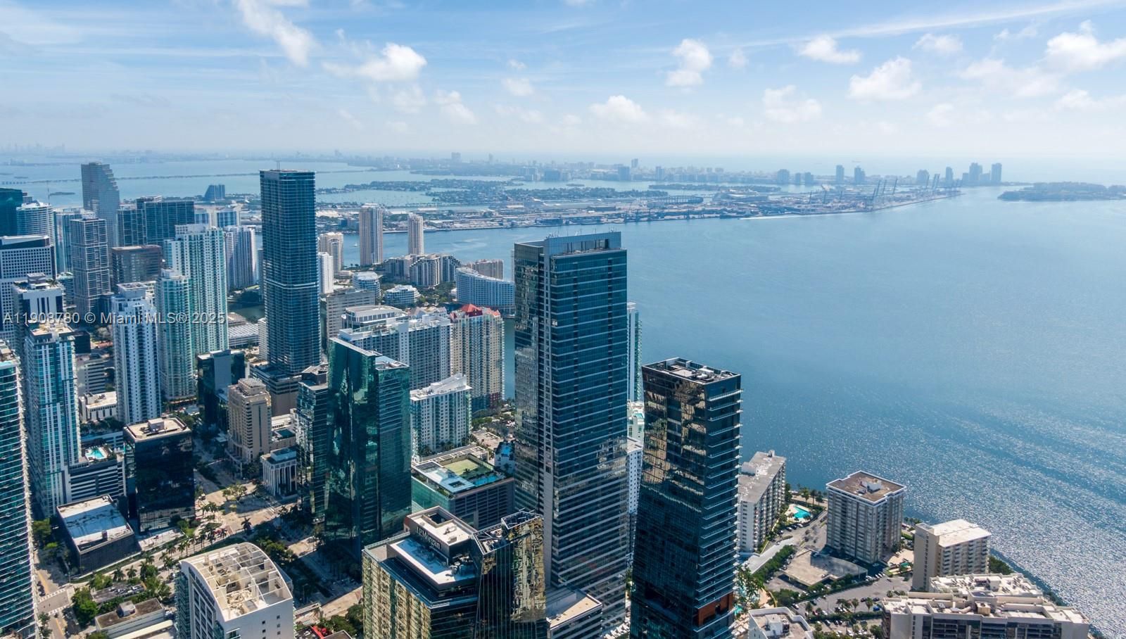 Four Seasons Residences – apartamenty na sprzedaż