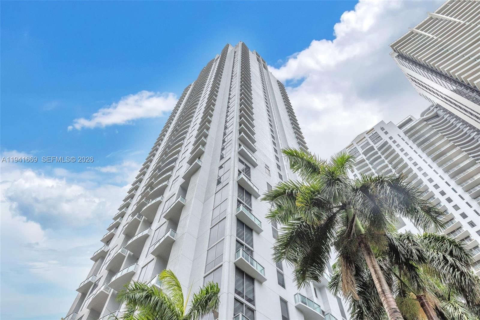 1060 Brickell – 1050 apartamenty condo