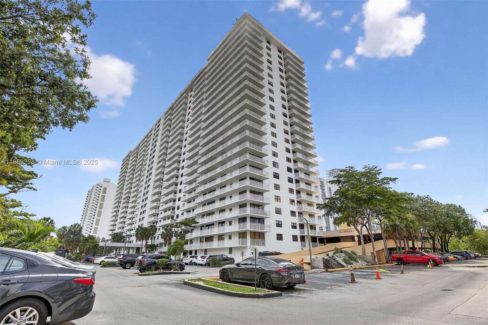 Winston Towers 600 Sunny Isles – apartamenty na sprzedaż